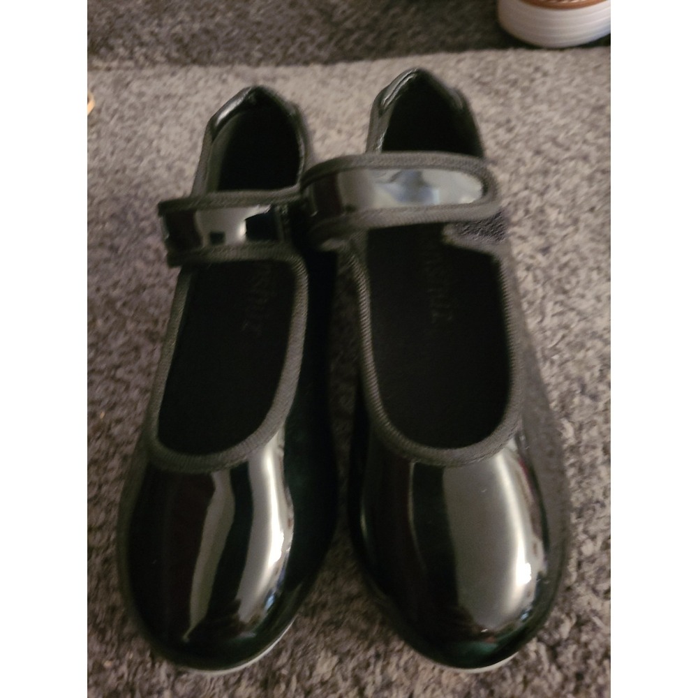 Gently Used Danshuz Girls Size 10M  Black Patten Leather Tap Shoes